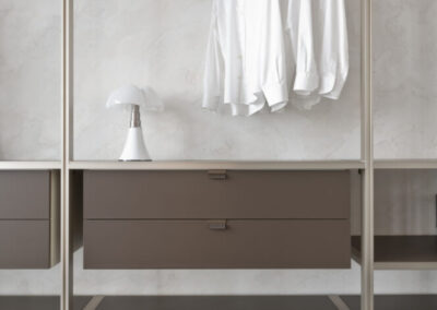 ALBED_CABARM_ASOFF_SOLO_product_walk-in_closet_champagne_profile_leather_drawers-400x284