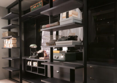 ALBED_CABARM_PRTSCORR_RI-VISTA_product_walk-in_closet_black_ash-400x284